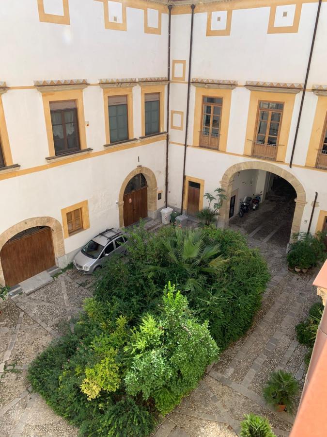 Palazzo Resuttana Apartment ปาแลร์โม ภายนอก รูปภาพ