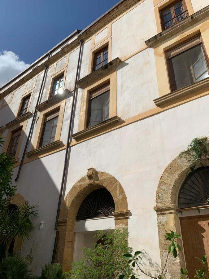 Palazzo Resuttana Apartment ปาแลร์โม ภายนอก รูปภาพ